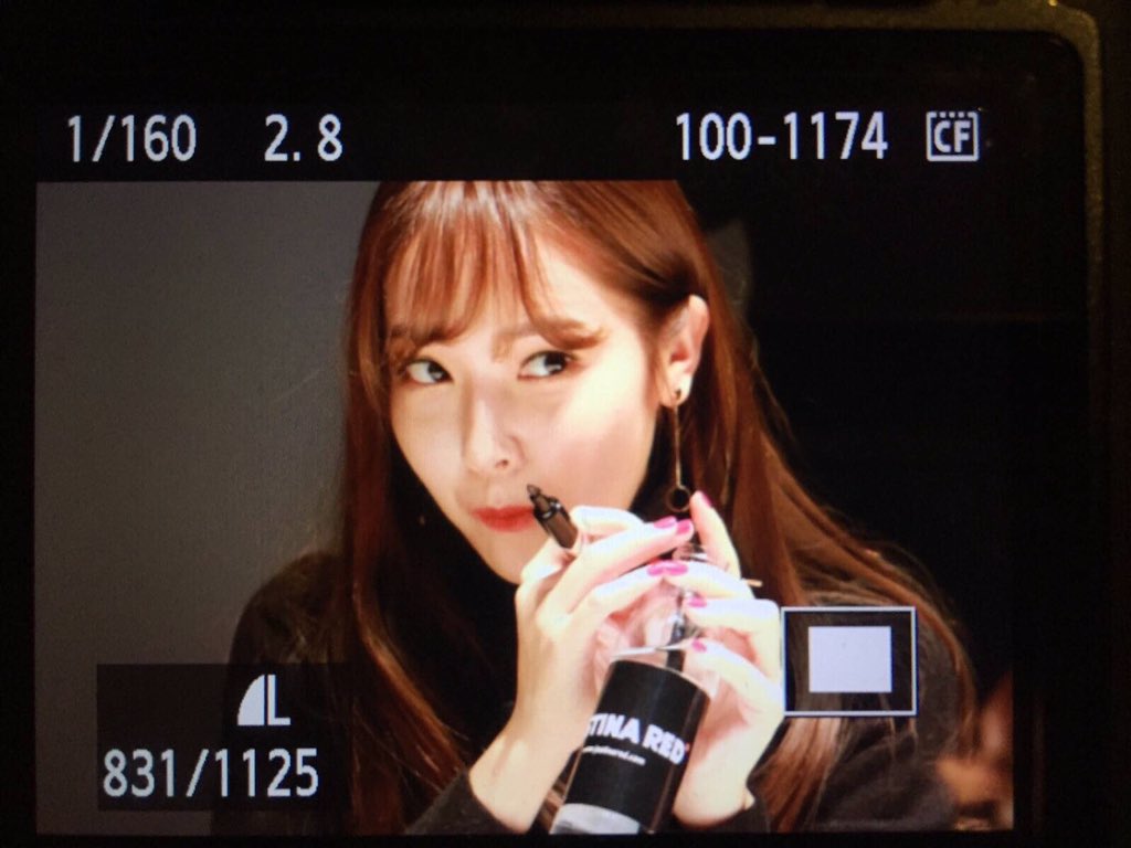 [PIC][07-11-2015]Jessica tham dự buổi Fansign cho dòng mỹ phẩm "J.ESTINA RED" tại "Myeongdong Lotte Cinema" vào chiều nay CTNxcY8UYAAq3aU