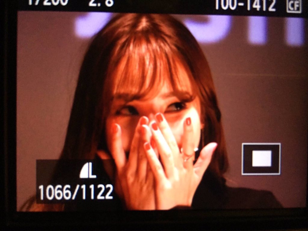 [PIC][07-11-2015]Jessica tham dự buổi Fansign cho dòng mỹ phẩm "J.ESTINA RED" tại "Myeongdong Lotte Cinema" vào chiều nay - Page 4 CTNxj8zVAAAUJ3y