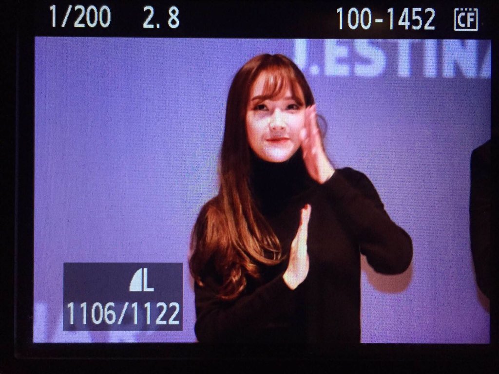 [PIC][07-11-2015]Jessica tham dự buổi Fansign cho dòng mỹ phẩm "J.ESTINA RED" tại "Myeongdong Lotte Cinema" vào chiều nay CTNxkXXUEAAdyE3