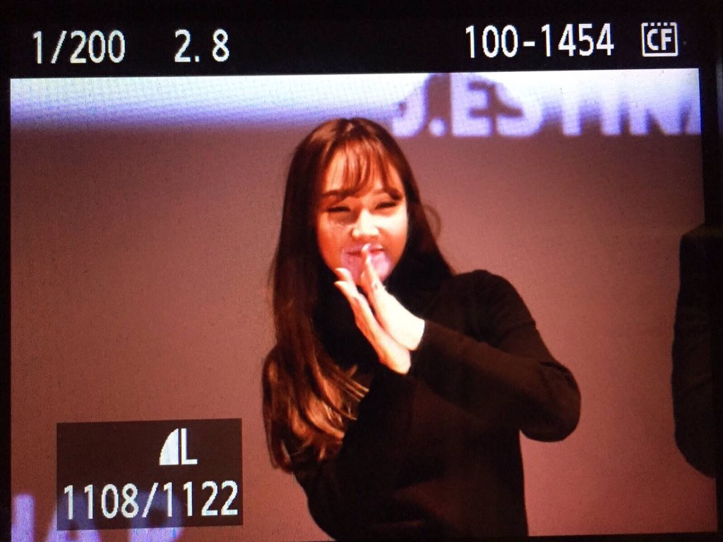 [PIC][07-11-2015]Jessica tham dự buổi Fansign cho dòng mỹ phẩm "J.ESTINA RED" tại "Myeongdong Lotte Cinema" vào chiều nay CTNxpL6UAAAe_9s