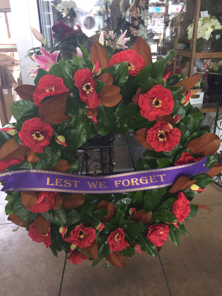 ItalFlorist's tweet photo. Lest we forget, let's remember the fallen. @WBrettWilson creation by @ItalFlorist 4 a Sergeant. #RemembranceDay https://t.co/9CSAhDy9tx