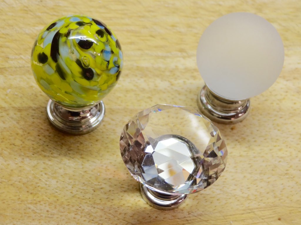 ElaineDeller's tweet photo. Lovely new knoblets arrived in the post #newknobs #restyle #upcycledfurniture https://t.co/sCyEm2t9I1