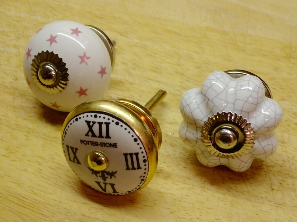 ElaineDeller's tweet photo. Lovely new knoblets arrived in the post #newknobs #restyle #upcycledfurniture https://t.co/sCyEm2t9I1