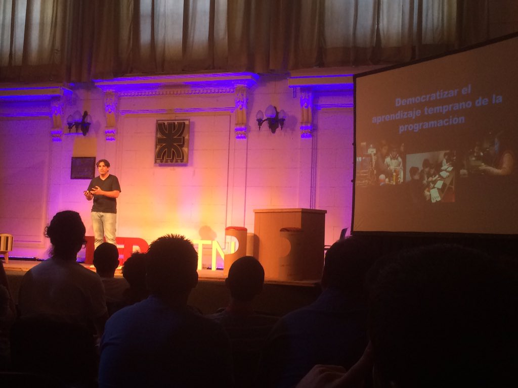 Convertir a los chicos en héroes: enseñarles programación. 
Una herramienta sin límites.
<a href="/italchemist/">Gus Brey</a> en #TEDxUTN