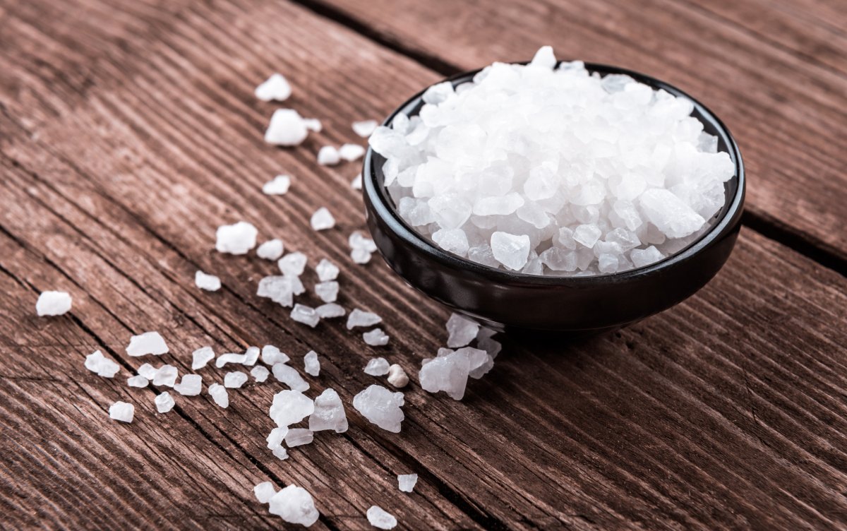 grist's tweet photo. There’s plastic in your fancy sea salt, study says https://t.co/cEc0f9tNjI https://t.co/YcGZ52Jwkm