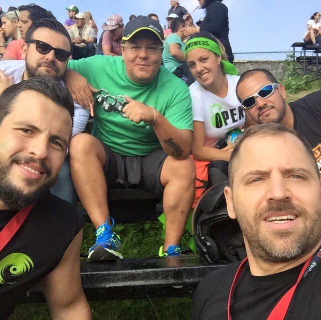 MONSA68's tweet photo. La familia @CFMadness apoyando al tema #ccf360 #crossfit https://t.co/FfNrX5K5OQ