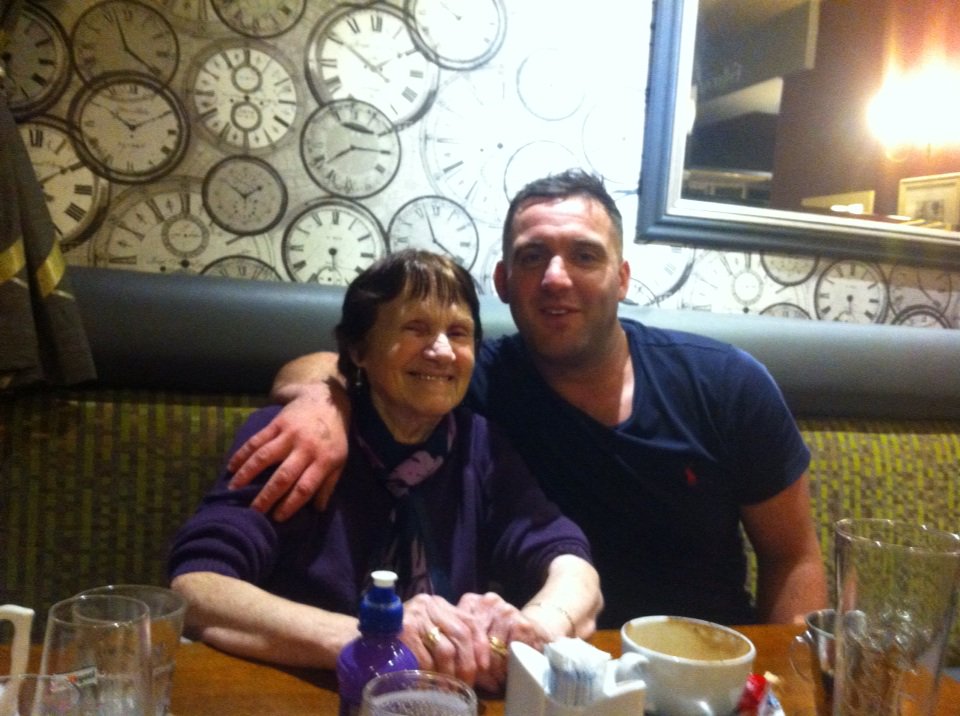 jmcjoinery's tweet photo. Best sat night in the world taking to my gan about the war👍👍 https://t.co/sj07kYwJVY