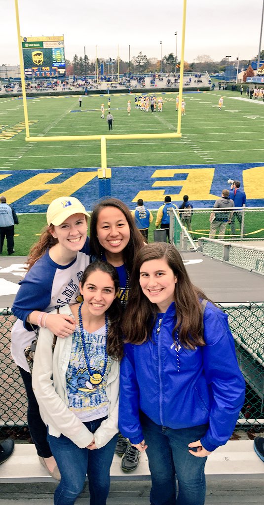 UDCockpit's tweet photo. Only six minutes left of the #UDHC game! Come on hens! https://t.co/pjIXxRlMCP