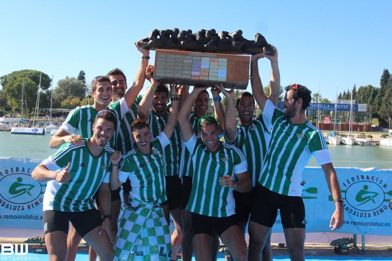 betisweb's tweet photo. Galeria de fotos de la @RegataSB #Sevilla - #Betis https://t.co/vYTCfqai8D #ElDerbidelrio #RegatasevillaBetis https://t.co/BYJW56DNTp