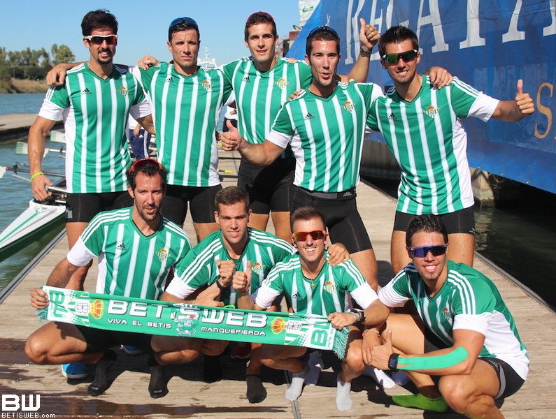 betisweb's tweet photo. Galeria de fotos de la @RegataSB #Sevilla - #Betis https://t.co/vYTCfqai8D #ElDerbidelrio #RegatasevillaBetis https://t.co/BYJW56DNTp