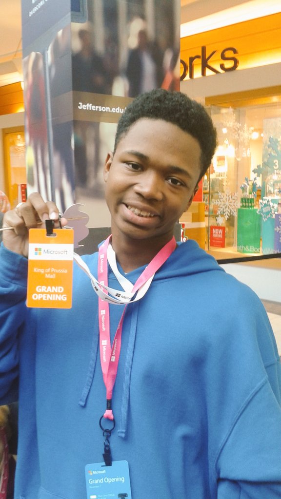 brandman_120's tweet photo. This is fun!!! @MicrosoftStore #MicrosoftPA https://t.co/fvJjb93ete