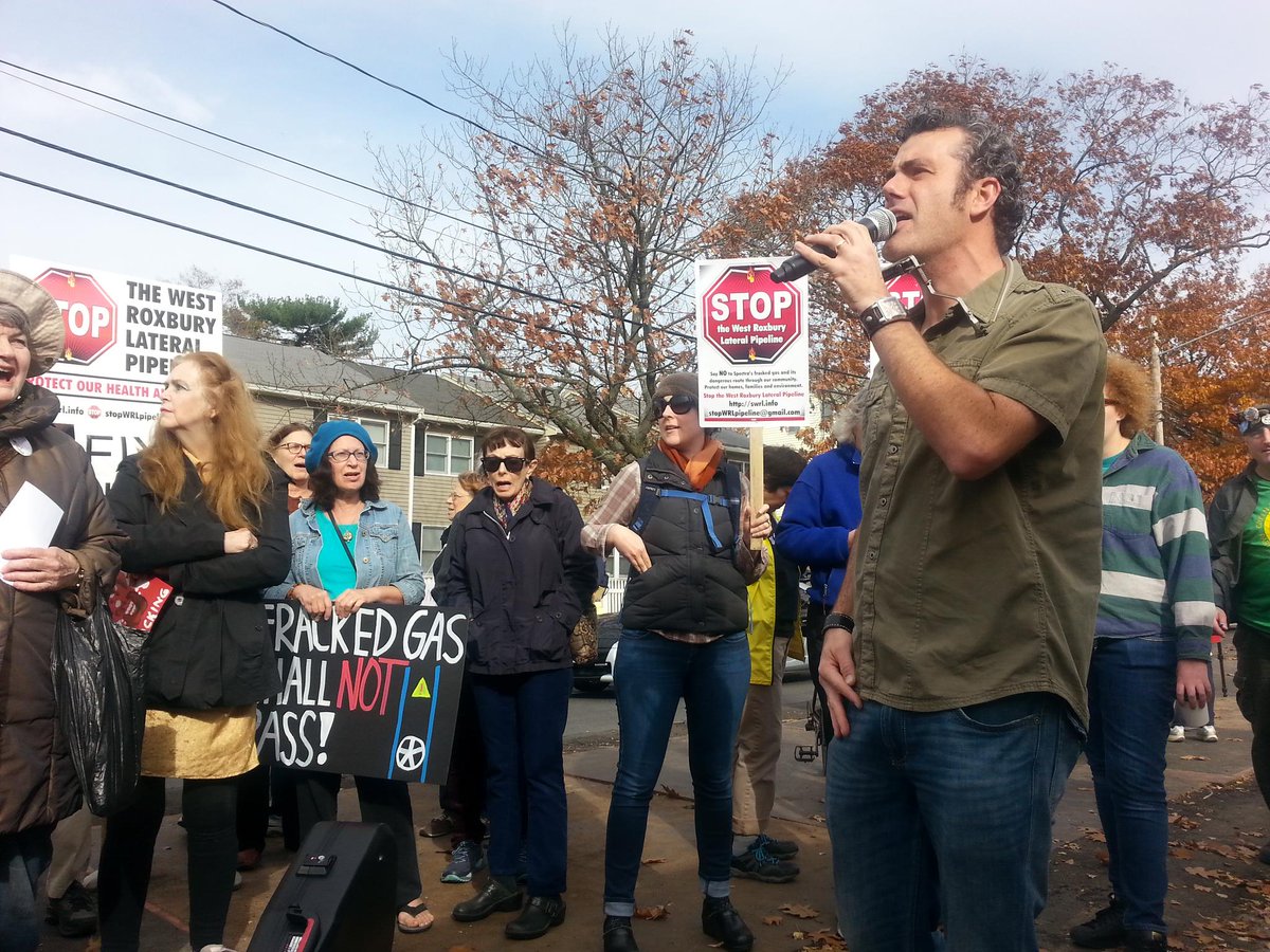 Pete leads the crowd. We will rise up. #stopspectra resistthepipeline.org