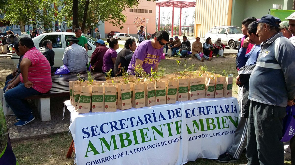 MinSPcba's tweet photo. #SecDeAmbiente entrega ejemplares autóctonos en el 1 Foro d Innovación Social q c realiza en la UPC @ciudadelasartes https://t.co/Nds1HZtpCt