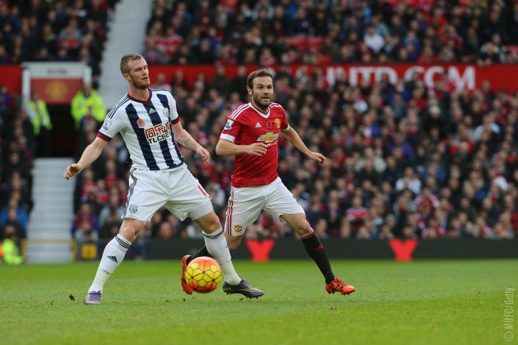 ManUtd's tweet photo. HT: #mufc 0 West Brom 0. United have dominated possession, with Mata &amp; Martial going close, but it remains goalless. https://t.co/MkyeYUXkYA