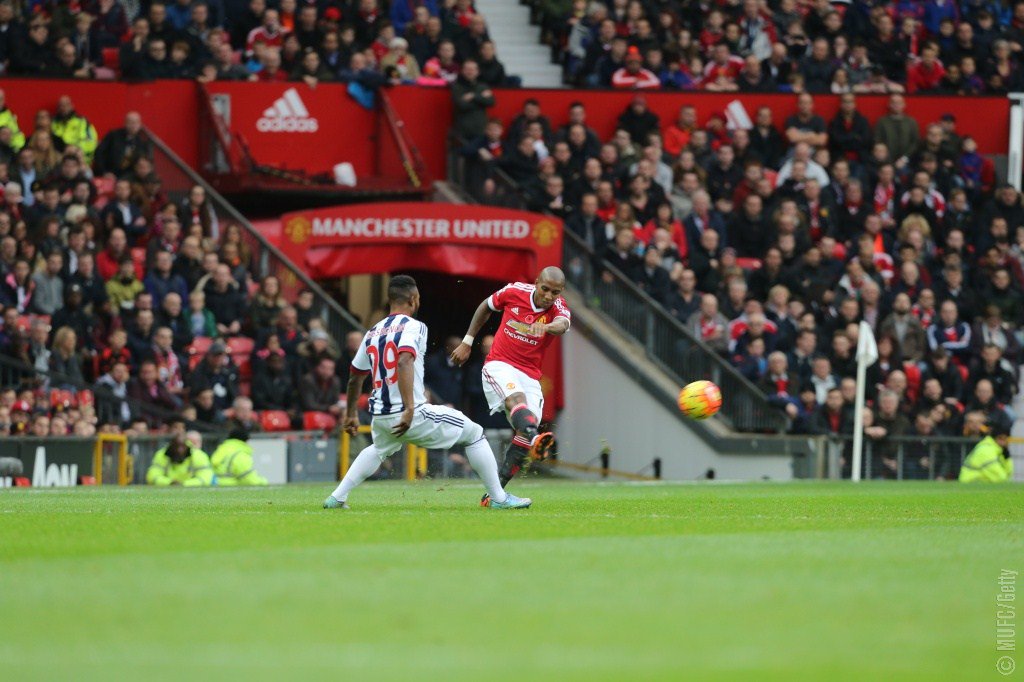 ManUtd's tweet photo. HT: #mufc 0 West Brom 0. United have dominated possession, with Mata &amp; Martial going close, but it remains goalless. https://t.co/MkyeYUXkYA