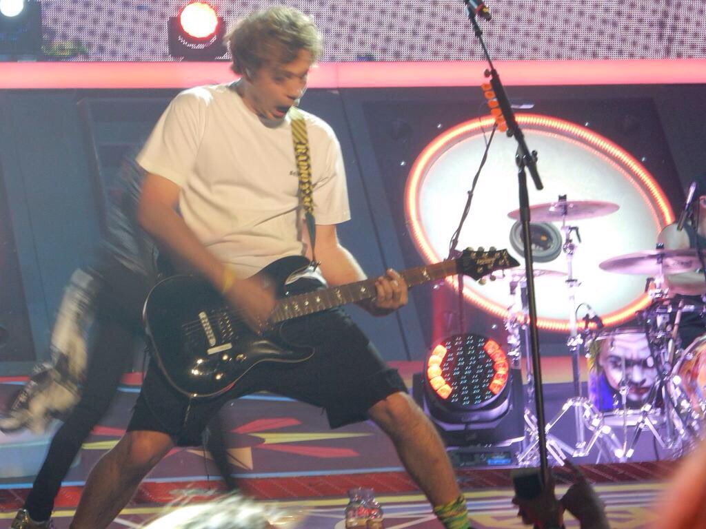 OpheliaMCFLY_GD's tweet photo. I miss tour heaps 😘💞 @mcbusted #mcbustedmeat #mcbustedbesttourever #McBustedLiveDeluxe https://t.co/PnvanWnsiE