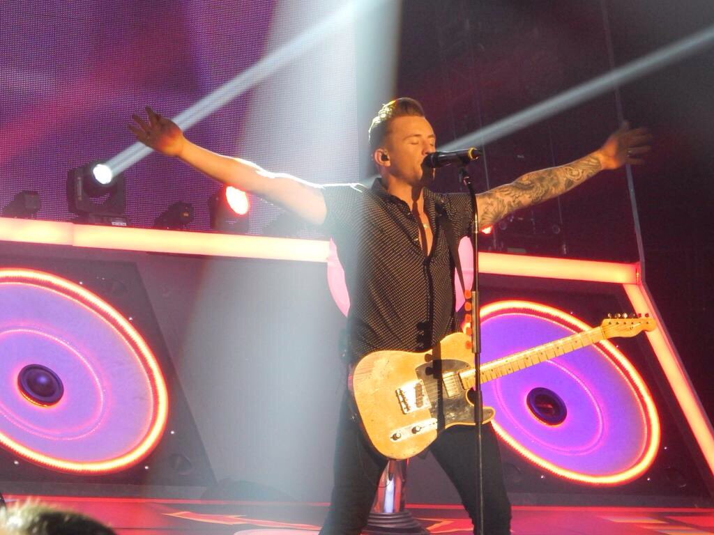 OpheliaMCFLY_GD's tweet photo. I miss tour heaps 😘💞 @mcbusted #mcbustedmeat #mcbustedbesttourever #McBustedLiveDeluxe https://t.co/PnvanWnsiE