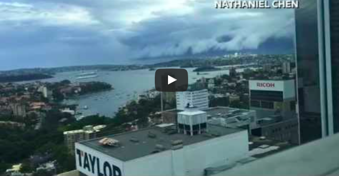 timesofoman's tweet photo. Amazing video of #CloudTsunami rolling in over #Sydney. https://t.co/FhkmBFgGPh #sydneystorm https://t.co/Kx7GZIg1IT