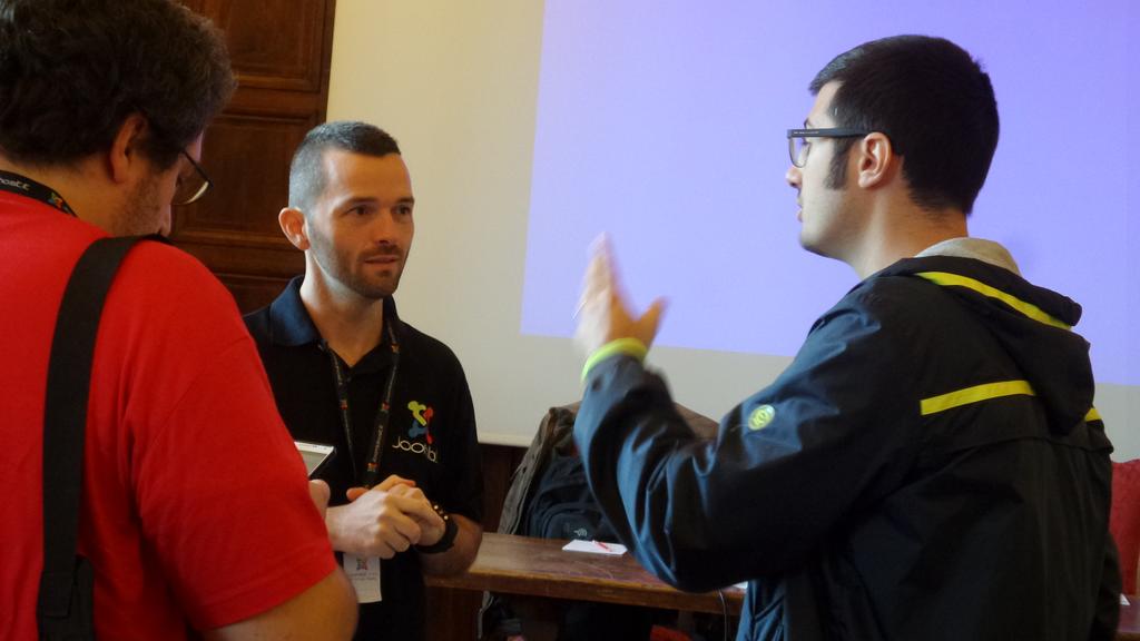 davidfrassi's tweet image. #jd15it Uno dei nostri collaboratori al codice di Joomla, Davide Tampellini, ci da d'inglese fluently con Roland.