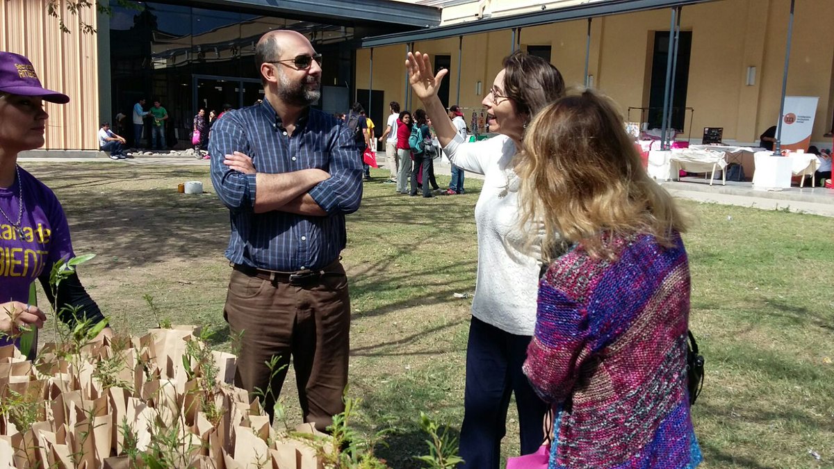 MinSPcba's tweet photo. #SecDeAmbiente Britch conversa con participantes s/ la búsqueda d soluciones prácticas a problemas d la comunidad https://t.co/ZIWqkAL4jm