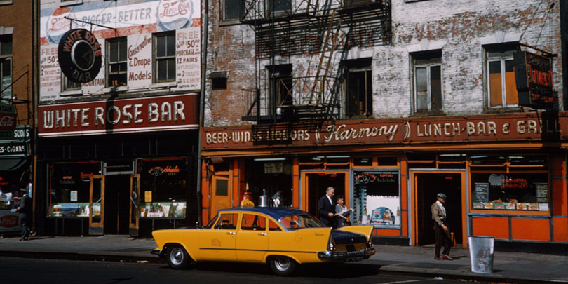BusinessInsider's tweet photo. Vintage photos show what life was like in 1940s New York City https://t.co/rOq0gqJUFr https://t.co/g3PFxqa2qc