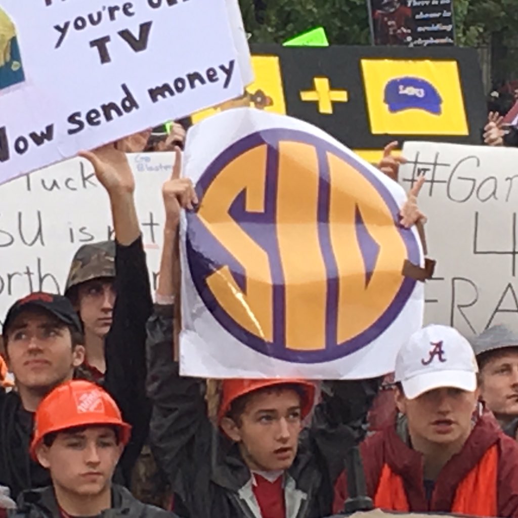 CollegeGameDay's tweet image. For Sid Ortis.