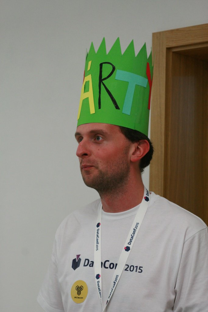 dataconfcz's tweet photo. Tenhle party boy vás odvede na afterparty. Sledujte zelenou čapku :) #dataconfcz15 https://t.co/kroygWfP5T