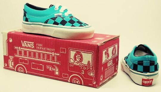 since66vans's tweet photo. 👟💜VANS AUTHENTIC KIDS VINTAGE💜👟
#old #vintage
for more cool vintage vans shoes: https://t.co/r2zQfgWt3h https://t.co/qRoCqsrGTN