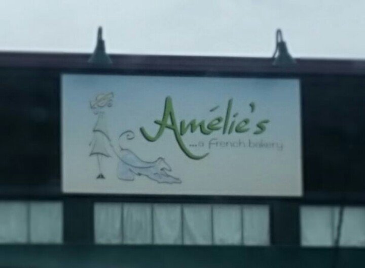 Evangalea's tweet photo. Even in the rain, I had to stop at my favorite bakery πβ @AmeliesBakery #CoconutMacroons #Tarts https://t.co/iq076fjeS7