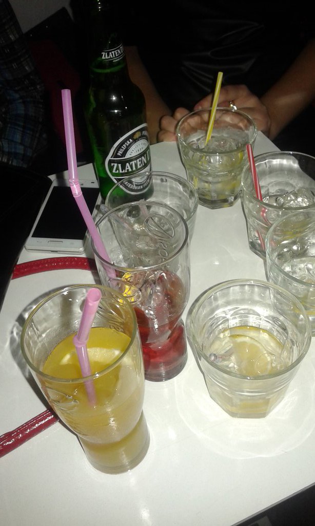 devojkata0's tweet image. Ponekogash zivotot te tera i na voa nesto 😉😉