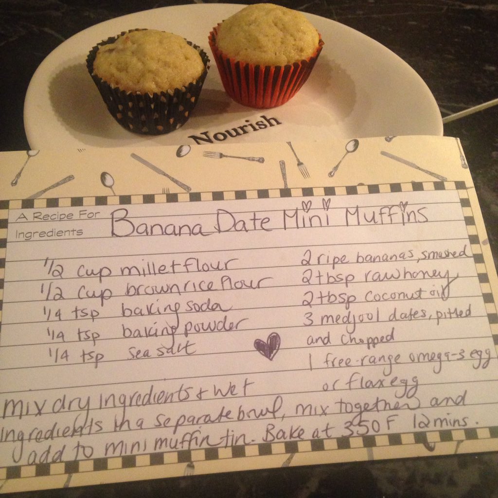 MirandaMalisani's tweet image. Baking later today for a busy week ahead. These minis go quick in my home! #healthyliving #snackprep #simpleswaps