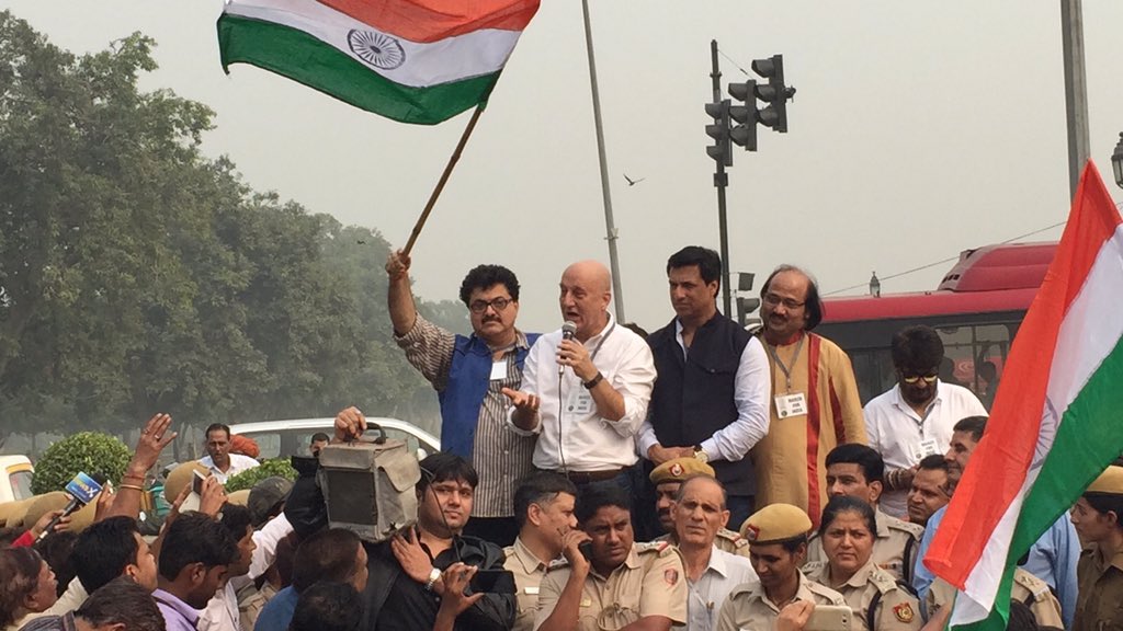 AnupamPKher's tweet image. Thank you EVERYONE all over d world for your love &amp;amp; support for #MarchForIndia.:) #MyIndiaMyPride #IndiaIsTolerant