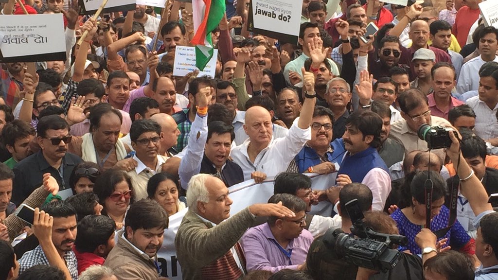 AnupamPKher's tweet image. Thank you EVERYONE all over d world for your love &amp;amp; support for #MarchForIndia.:) #MyIndiaMyPride #IndiaIsTolerant