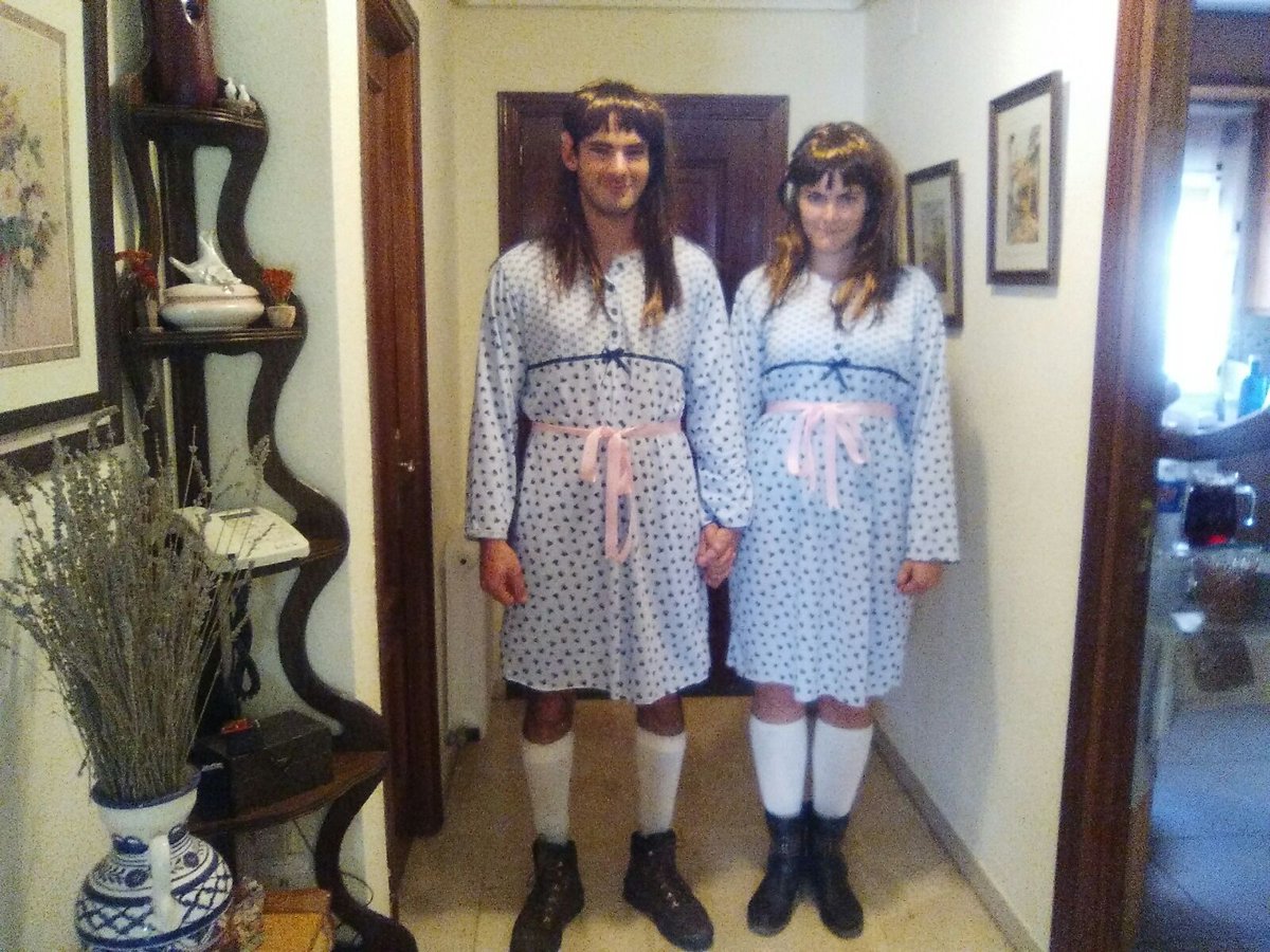 tricky_monstruo's tweet photo. Semos mu de casa, mu familiares #elresplandor #dereunionfamiliar https://t.co/1Pc43jGMsX