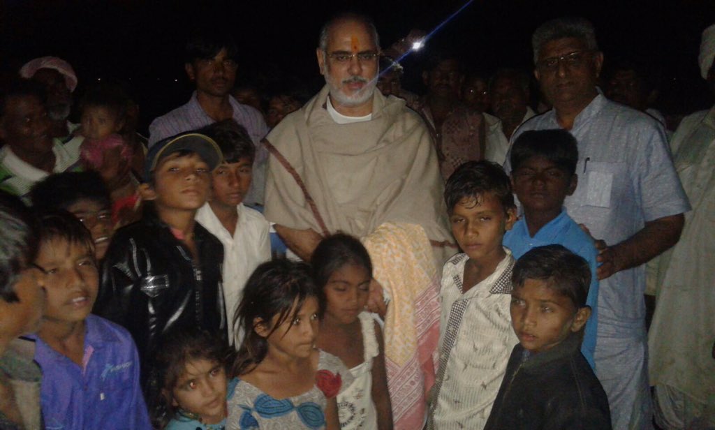 PPBhaishri's tweet photo. Visited salt work and spend some time with the children of the labours n distributed sweets and cloths for Diwali. https://t.co/u3sjn1mLu3