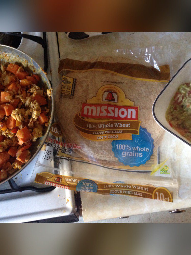 BrightEyed_Life's tweet photo. Feeding myself is a chore, other times it's bippity bopitty boo = Burritos with guac #breakfast #healthyliving https://t.co/cSq2WFx1fC