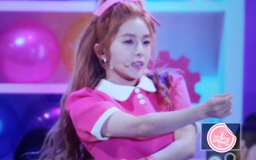 itspring_0329's tweet photo. 151107 #아이린 preview! 축하축하🎉 정말...예쁘다💖 #레드벨벳 https://t.co/ahTmcygrNZ