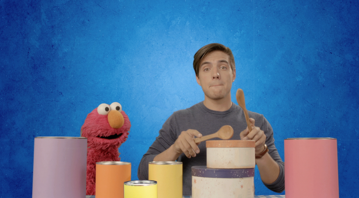SesameAmigos's tweet photo. ¡No te pierdas a @elmo y a @vadhirderbez tocando la batería hoy en #sesameamigos! https://t.co/vRwokocpc9