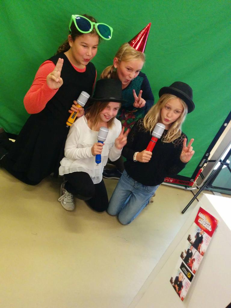 inshotat's tweet photo. #inShotBox @ #KiddieContest in der #WienerStadthalle ☺👍 https://t.co/lZrOiiPeiQ https://t.co/GfcAnetxx2