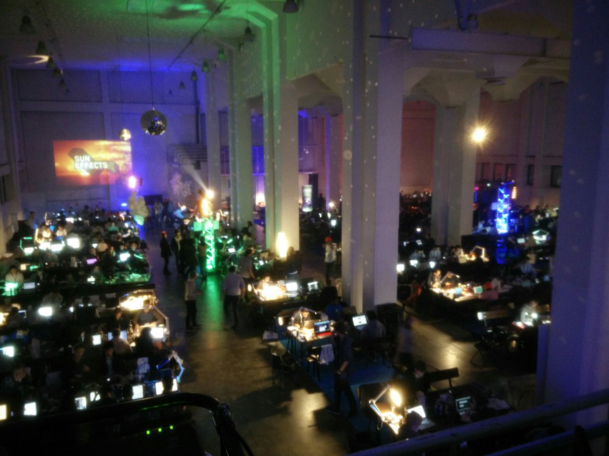 Profreidd's tweet photo. The #JUNCTION2015! #aaltoes #preslush #hackathon https://t.co/R1LNV5YpDq