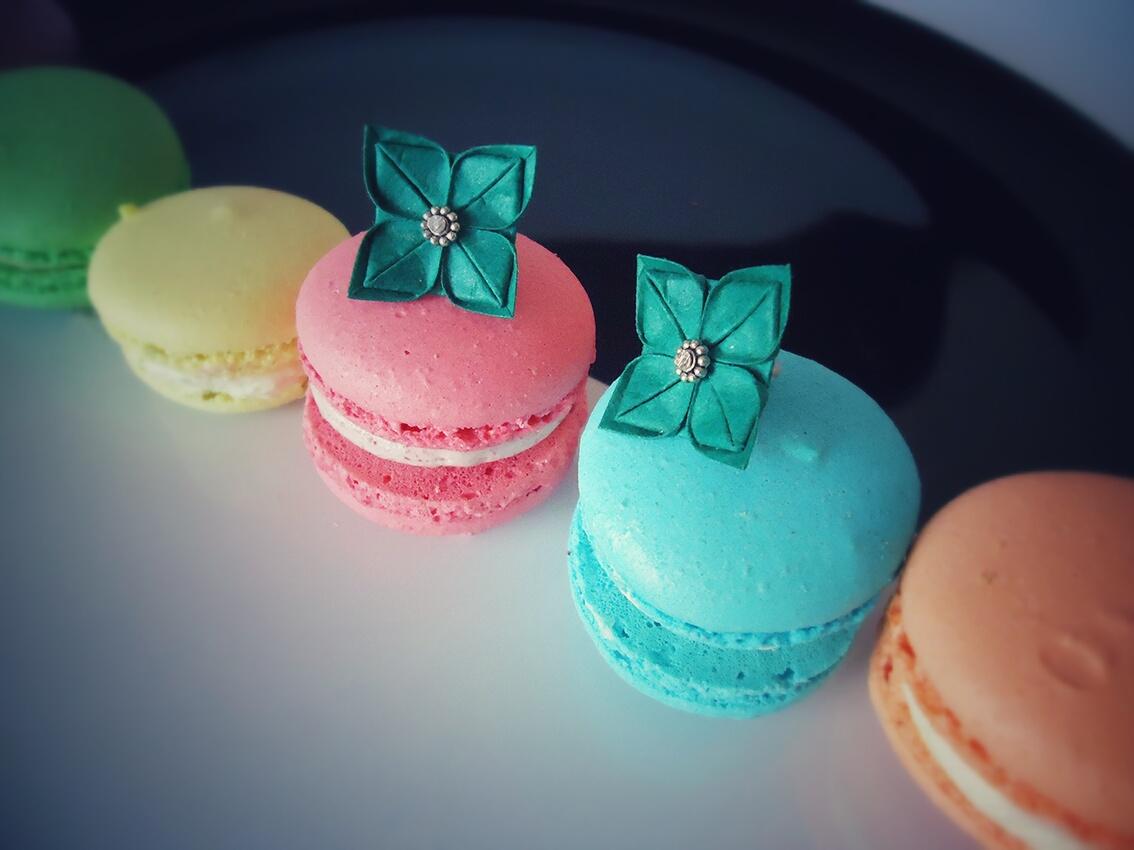 NatwhyArt's tweet photo. #designafternoon - origami earrings from #AtelierMate in #minidyzajn and macrons from #Ethartovacukrarna https://t.co/o8imfLliq0