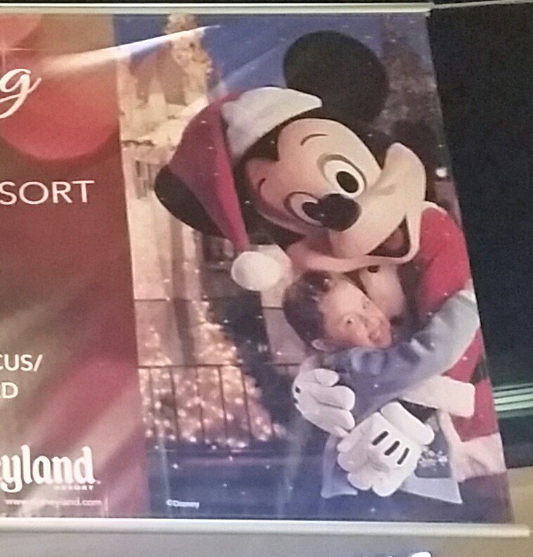 Tree Light Ceremony 
Mickey Mouse &amp; Friends 
Tonight, Shop, Dine &amp; Celebrate
Fashion Island 
shopfashionisland.com