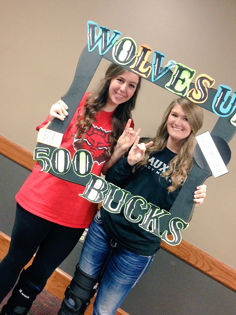 adriennee42's tweet photo. Loving A-State!!#wolvesupfor500bucks https://t.co/guHZPXaCBM