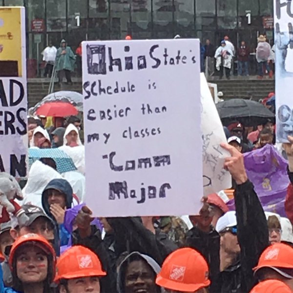 GamedaySigns's tweet photo. Bama fans still dealing with that OSU ass beating from last year. https://t.co/Tg5w2mvWeT