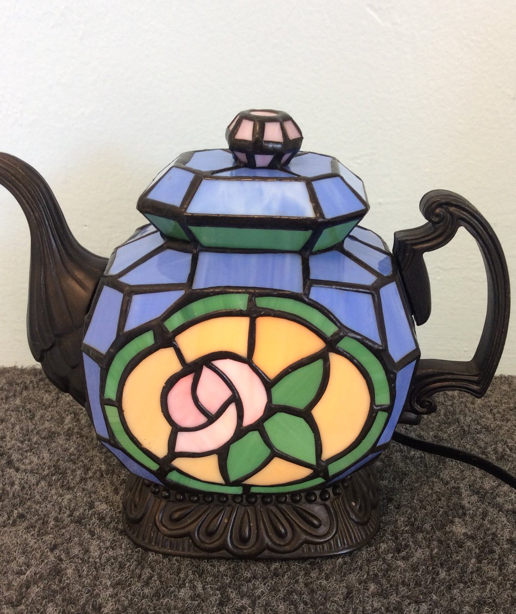 #Cheyenne #Teapot #TiffanyStyle #StainedGlass #RosePattern #Lamp Priced at $20.00 Available at #GadgetsandGold