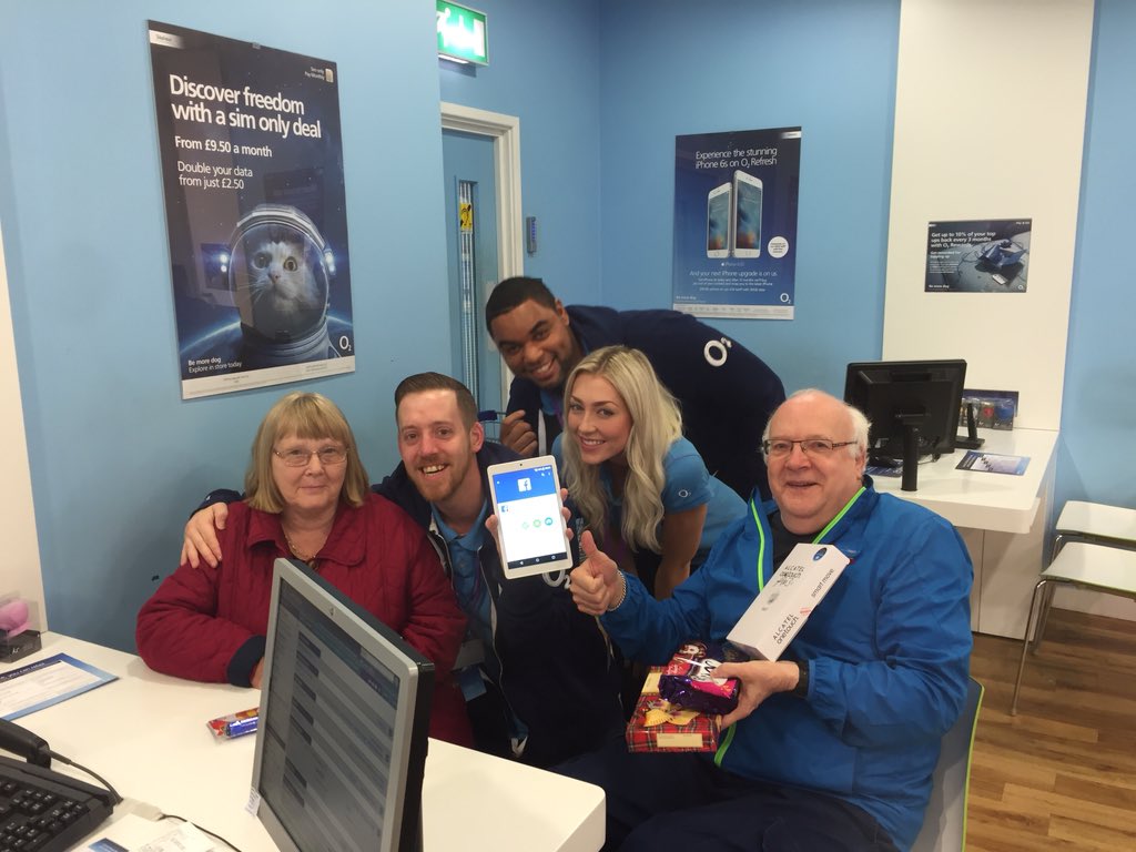 DanMawson_'s tweet image. Customer bought Craig and Lou chocolates #O2CrystalPeaks @daleclarko2 @lindasfjones @Habib_Khatib @zakpatelo2