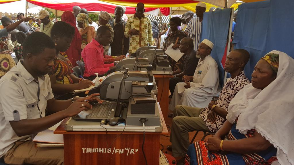 MoGCSP_Ghana's tweet photo. Some elderly persons being registered under the NHIS and Eban cards.#MOGCSP_Ghana #NanaOye #freeNHIS #EBANCARD https://t.co/qtPcupFJpT