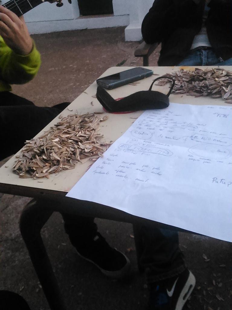 guripichis's tweet photo. Creando ya Letras con pipas, litros guitarras, guiripichis on fire... Sorpresas vienen. nos silban ya los oídos... https://t.co/BgdvOV4MXF