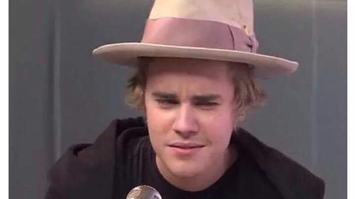 vaneee_Guerrero's tweet photo. I see my face when you give Rt and Fv to others and I do not @justinbieber https://t.co/N7iuZQKBX1