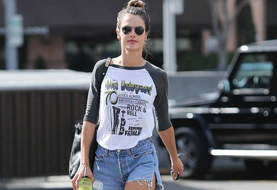 ELLEUK's tweet photo. Take some off-duty wardrobe inspiration from these Victoria's Secret Angels https://t.co/GgglwaNcJR https://t.co/3UeVosc3Vd